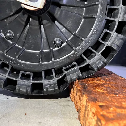 Pneu Maciço Flexível 320mm com Rolamento Eixo 1 Pol. Fb